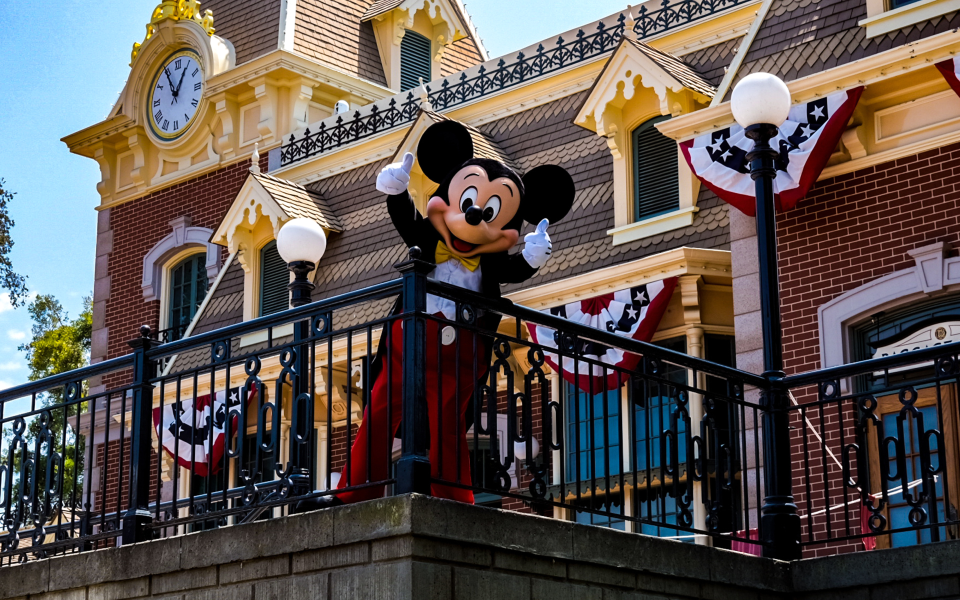 How Tall is Mickey Mouse